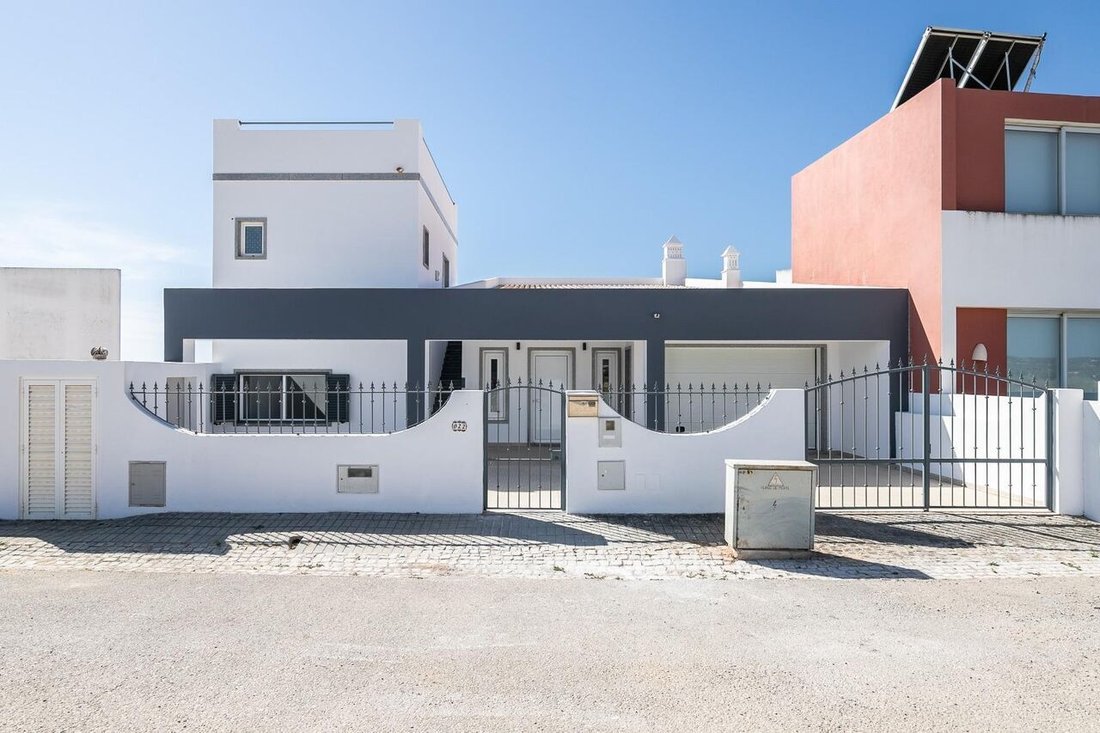 House in Mexilhoeira Grande, Algarve, Portugal 2 - 16270756