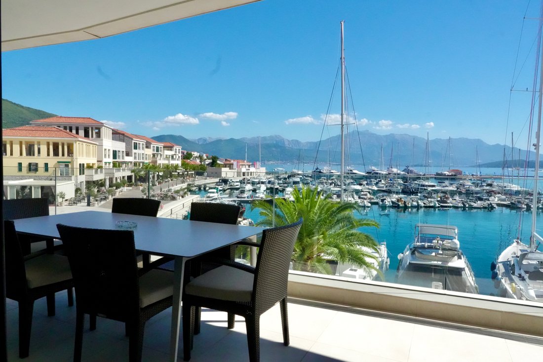 Apartment in Herceg Novi, Herceg Novi Municipality, Montenegro 1 - 16471775