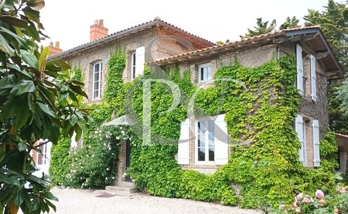 Castle for Sale in Challans, Pays de la Loire, France