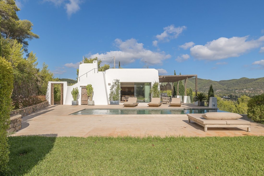 Villa in Santa Eularia des Riu, Balearic Islands, Spain 2 - 15766746