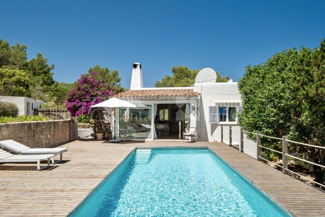 Villa in Cala Mastella, Santa Eularia des Riu, Balearic Islands 1 - 16048269