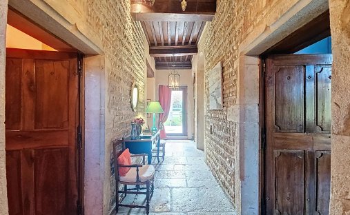 Castle for Sale in Bourg-en-Bresse, Auvergne-Rhône-Alpes, France