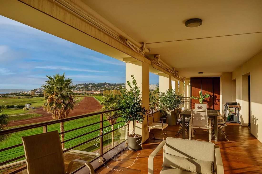 Apartment in Bonneveine, 8e Arrondissement, Marseille 2 - 16476150