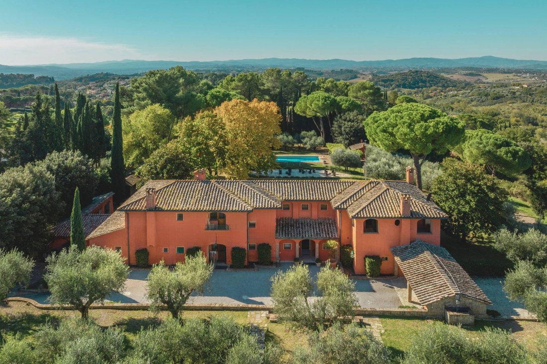 Villa in Historic Center, Perugia, Italy 1 - 16476229