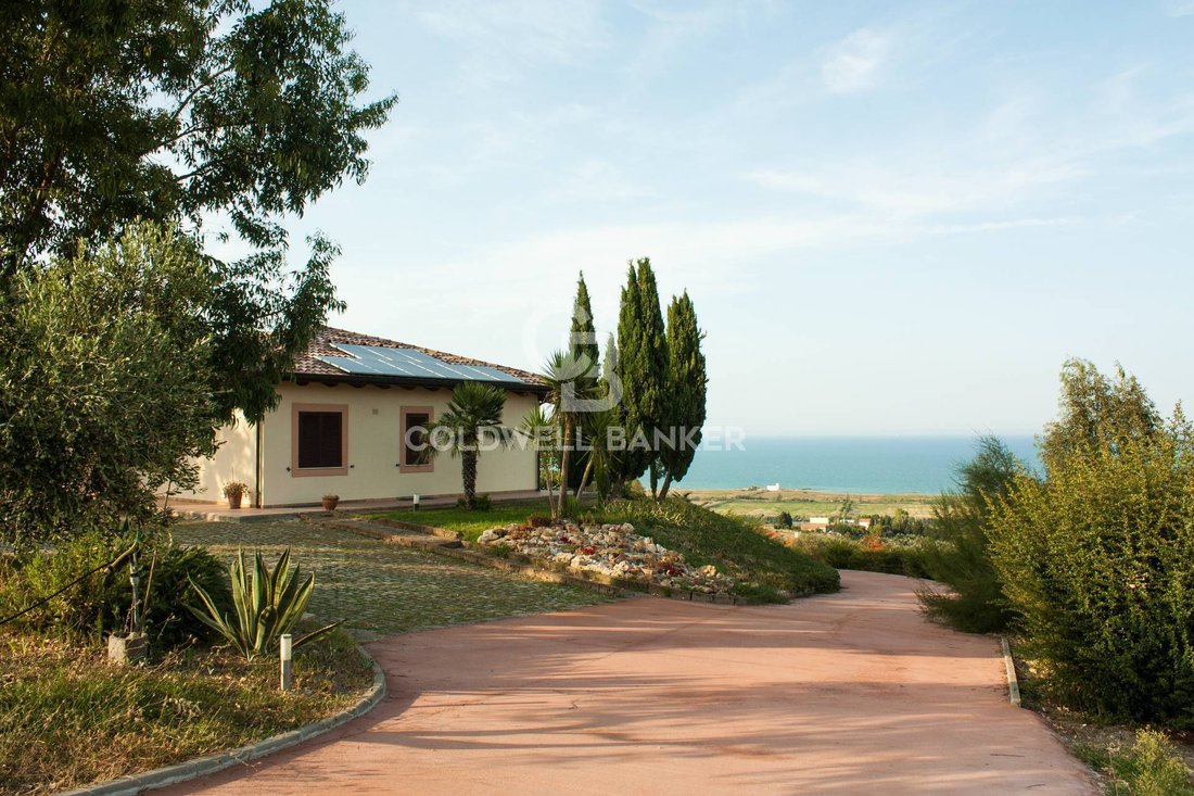 Villa in Montenero di Bisaccia, Molise, Italy 1 - 16476197