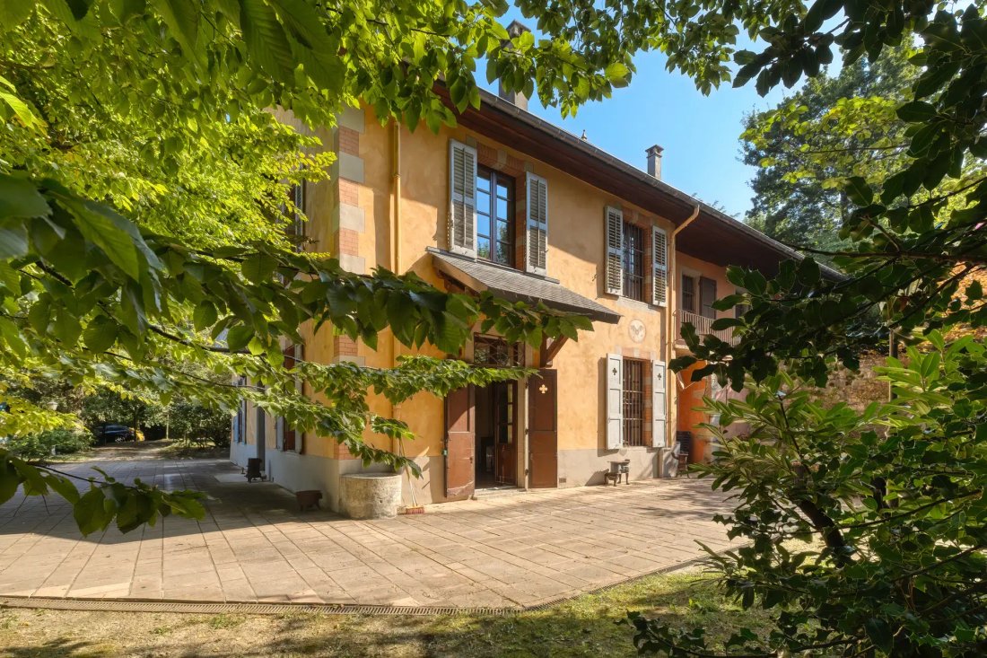 Estate in Chambery, Auvergne-Rhône-Alpes, France 1 - 16474211