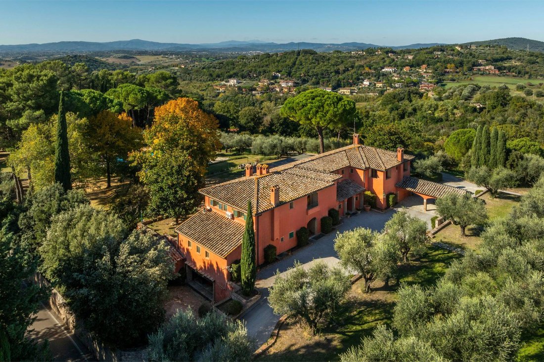 Villa in Historic Center, Perugia, Italy 2 - 16476229