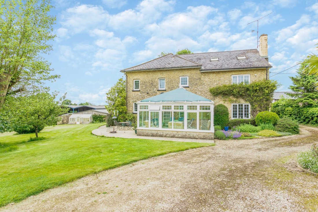House in Blackborough, England 2 - 16475813