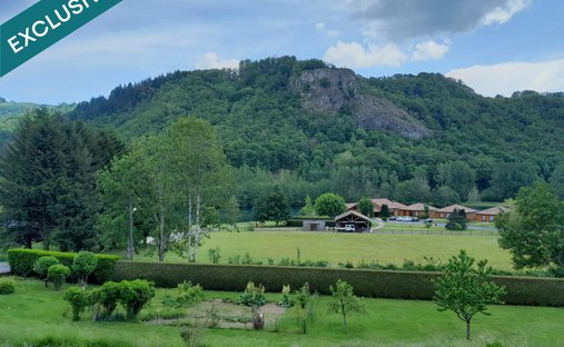 Castle for Sale in Aurillac, Auvergne-Rhône-Alpes, France