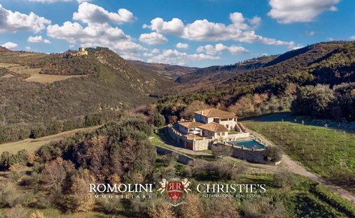 Castle for Sale in Castiglione d'Orcia, Tuscany, Italy
