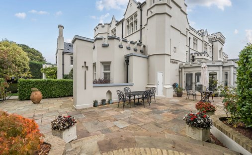 Apartment in Kingswood, England, United Kingdom 1