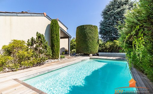 Castle for Sale in Villefranche-sur-Saone, Auvergne-Rhône-Alpes, France