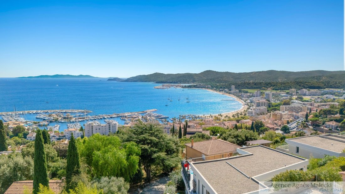 Estate in Le Lavandou, Provence-Alpes-Côte d'Azur, France 1 - 16473784