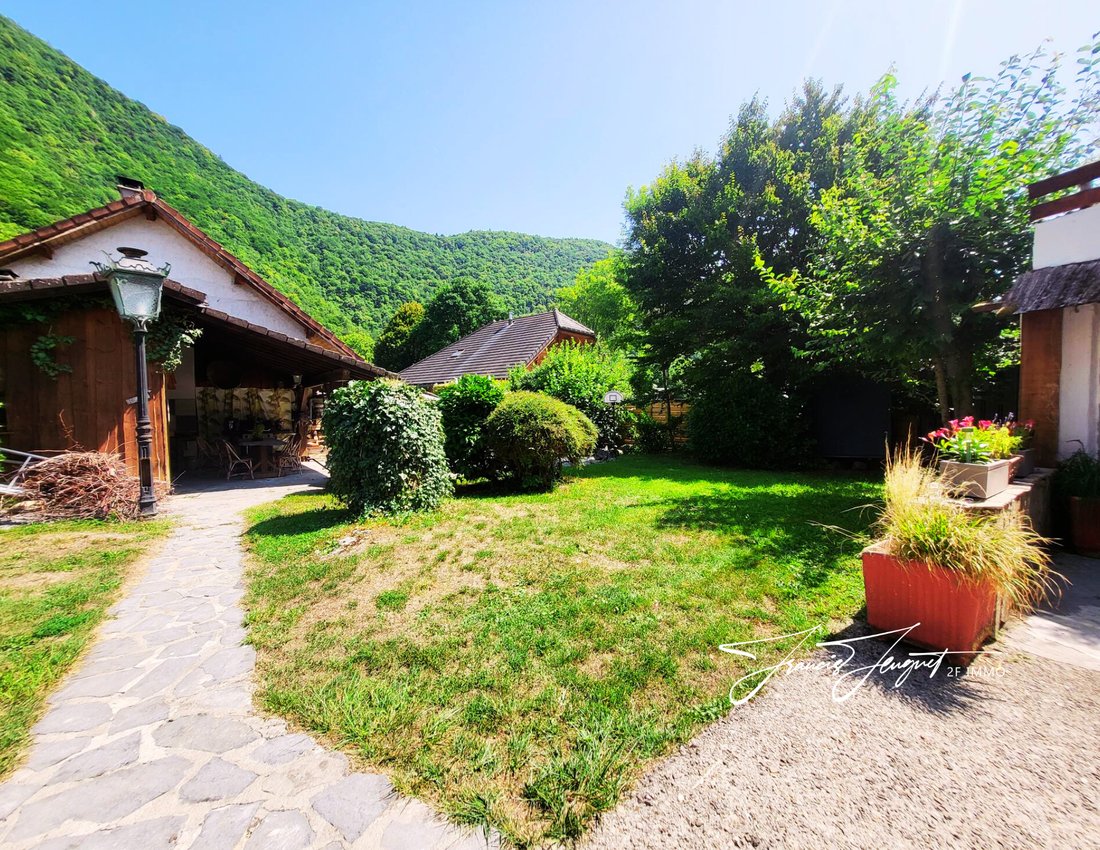Estate in Doussard, Auvergne-Rhône-Alpes, France 2 - 16474248