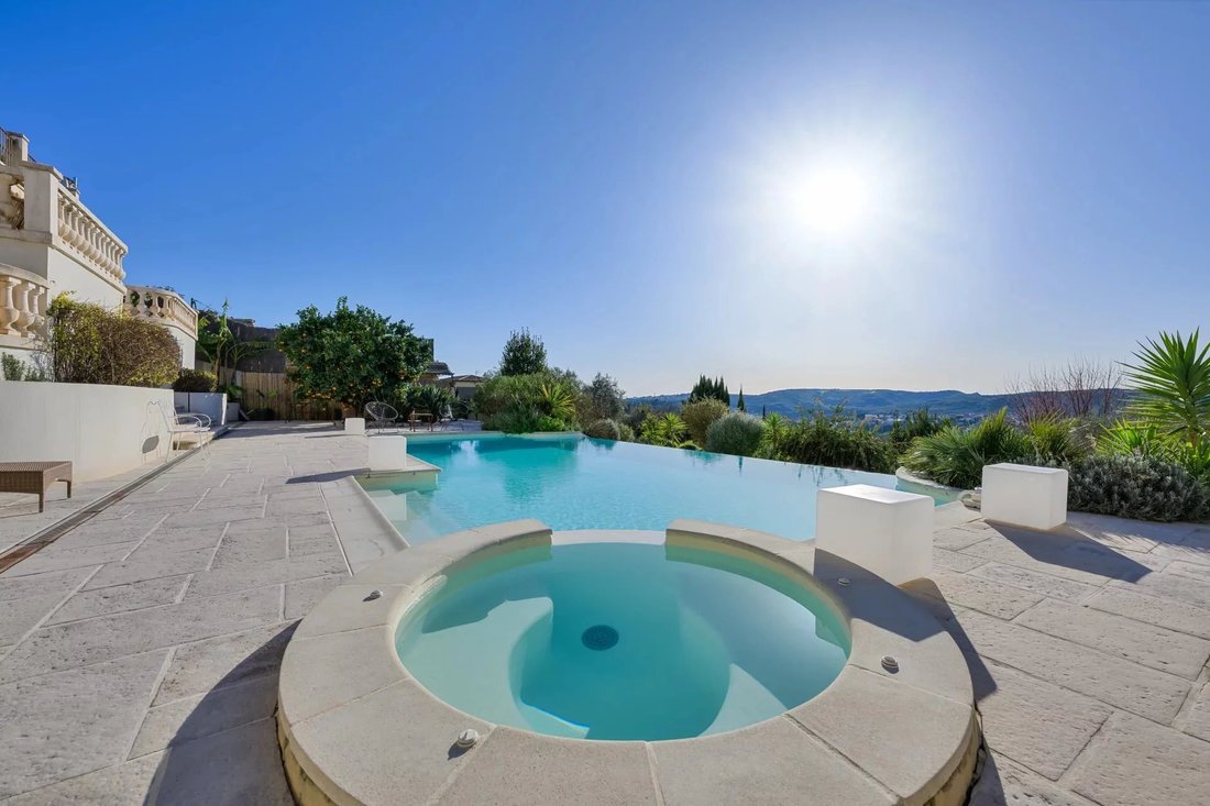 Casa en Saint-Paul-de-Vence, Provenza-Alpes-Costa Azul, Francia 2 - 12315788