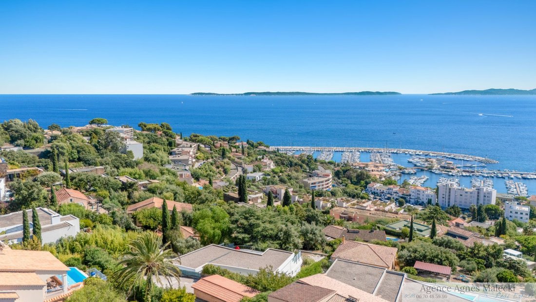 Estate in Le Lavandou, Provence-Alpes-Côte d'Azur, France 3 - 16473784