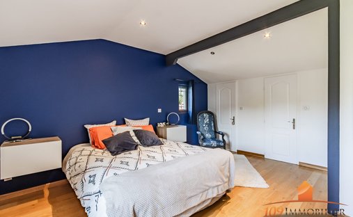 Castle for Sale in Villefranche-sur-Saone, Auvergne-Rhône-Alpes, France