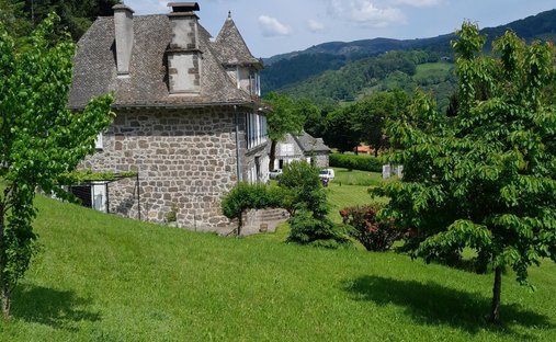 Castle for Sale in Aurillac, Auvergne-Rhône-Alpes, France