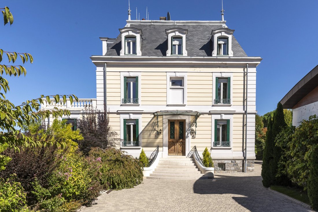 House in Évian-les-Bains, Auvergne-Rhône-Alpes, France 2 - 16473602