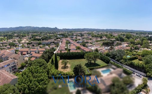 Land in Saint-Rémy-de-Provence, Provence-Alpes-Côte d'Azur, France 1