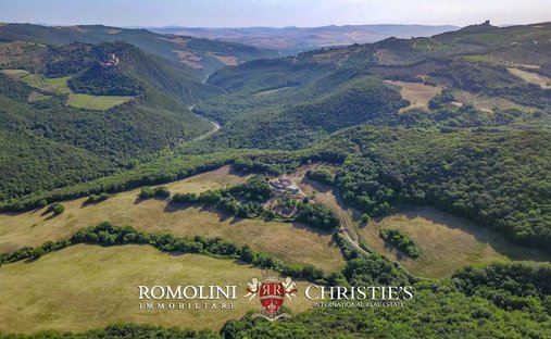 Castle for Sale in Castiglione d'Orcia, Tuscany, Italy