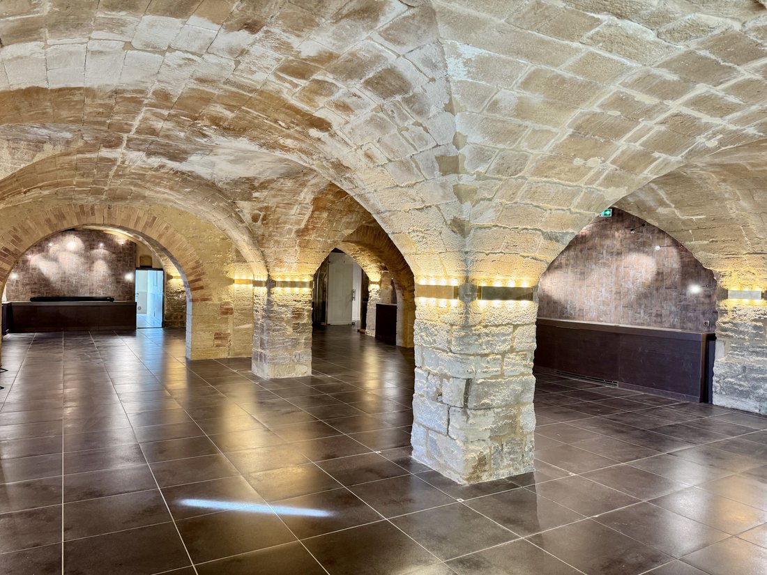 Castle in Châteauneuf-du-Pape, Provence-Alpes-Côte d'Azur, France 5 - 16475844