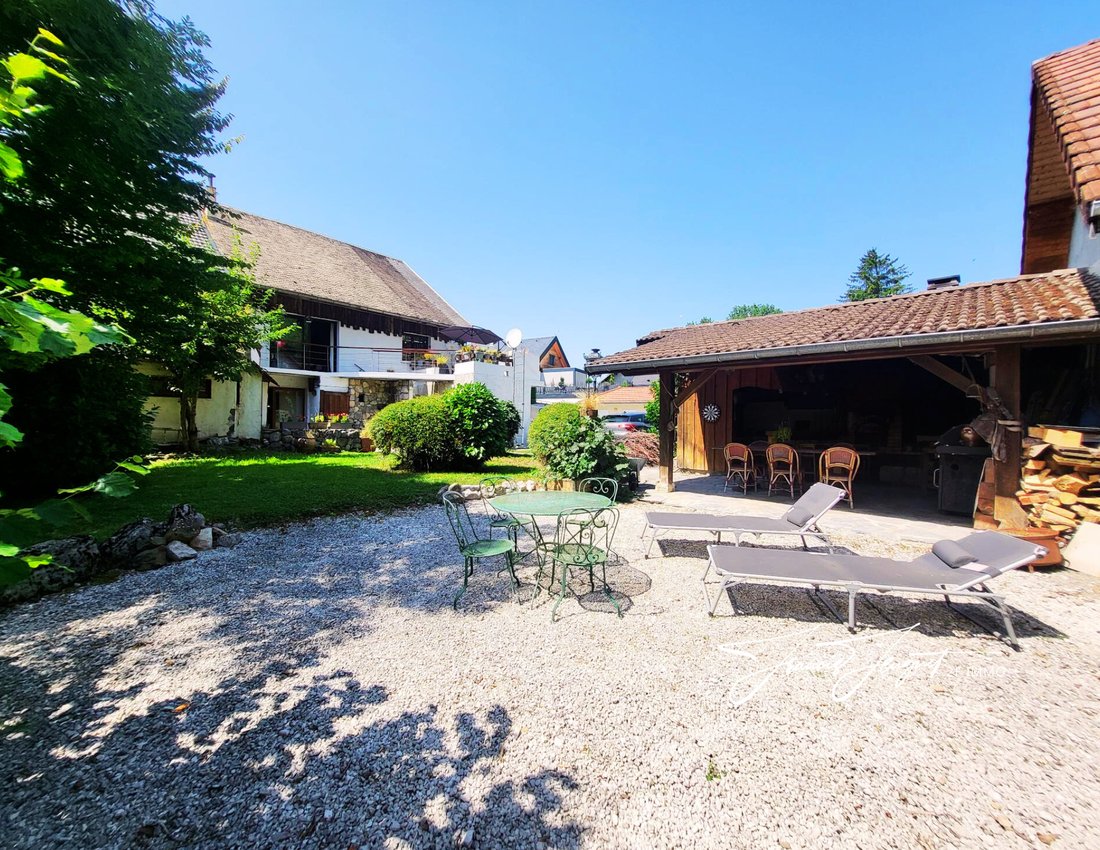 Estate in Doussard, Auvergne-Rhône-Alpes, France 1 - 16474248