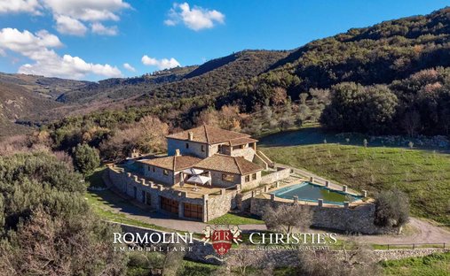 Castle for Sale in Castiglione d'Orcia, Tuscany, Italy