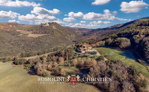 Castle for Sale in Castiglione d'Orcia, Tuscany, Italy