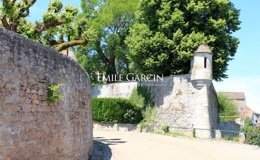 Château Avallon 1500.0 Sqm 25 Bedrooms