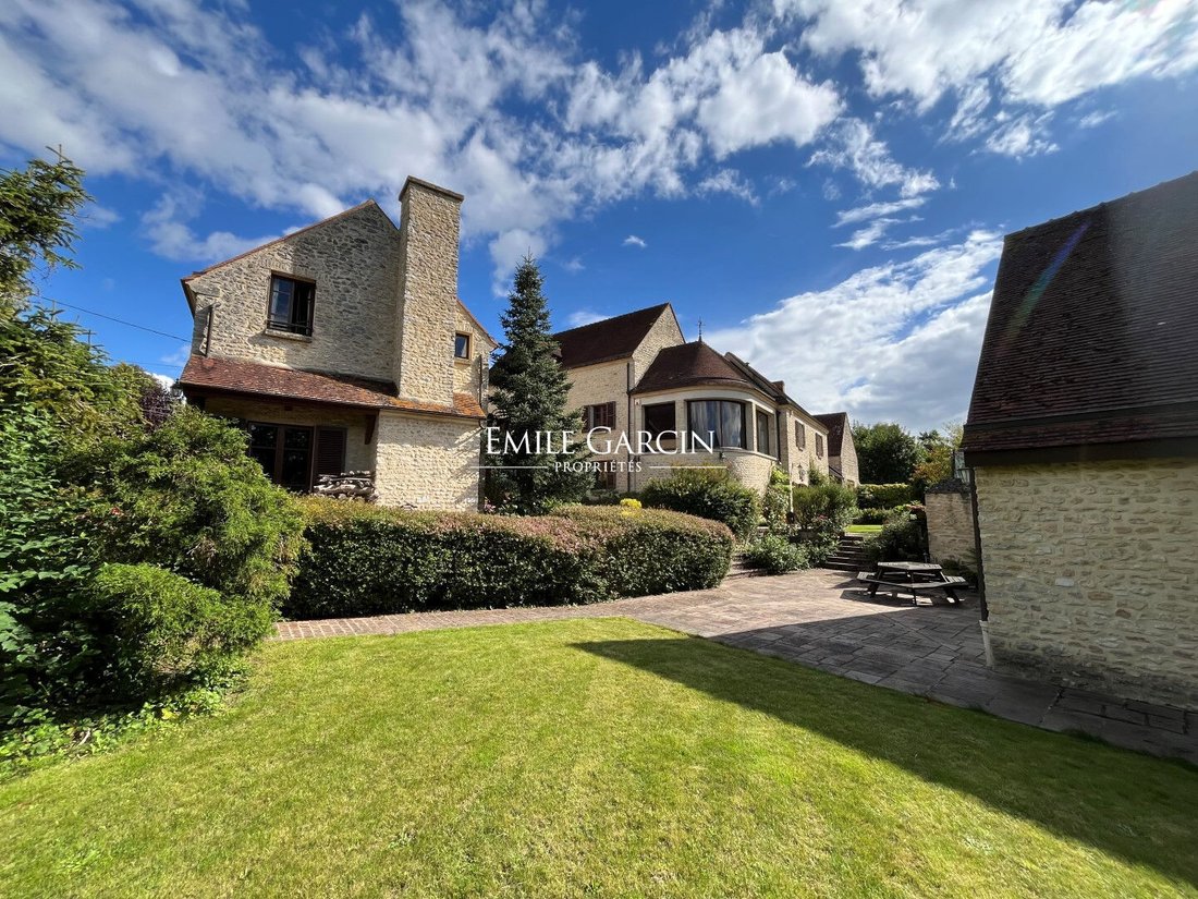 Villa in Magny-en-Vexin, Ile-de-France, France 1 - 16477360