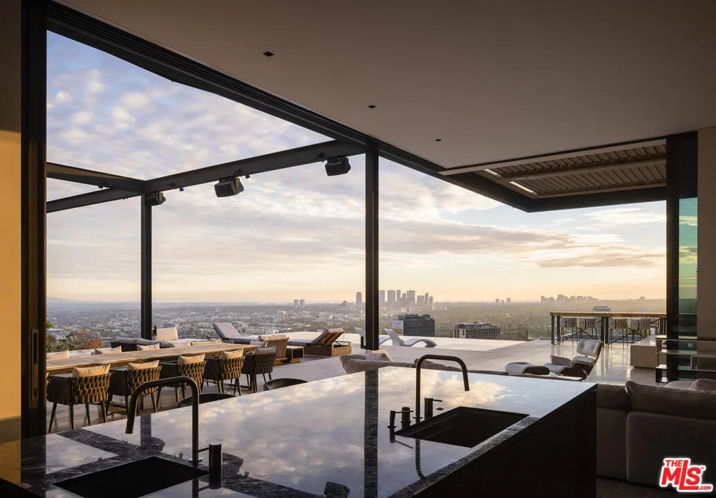 House in Los Angeles, California, United States 1 - 16477651