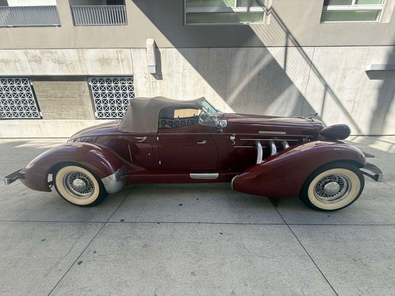 Cabriolet in Glendale, United States 5 - 16477431