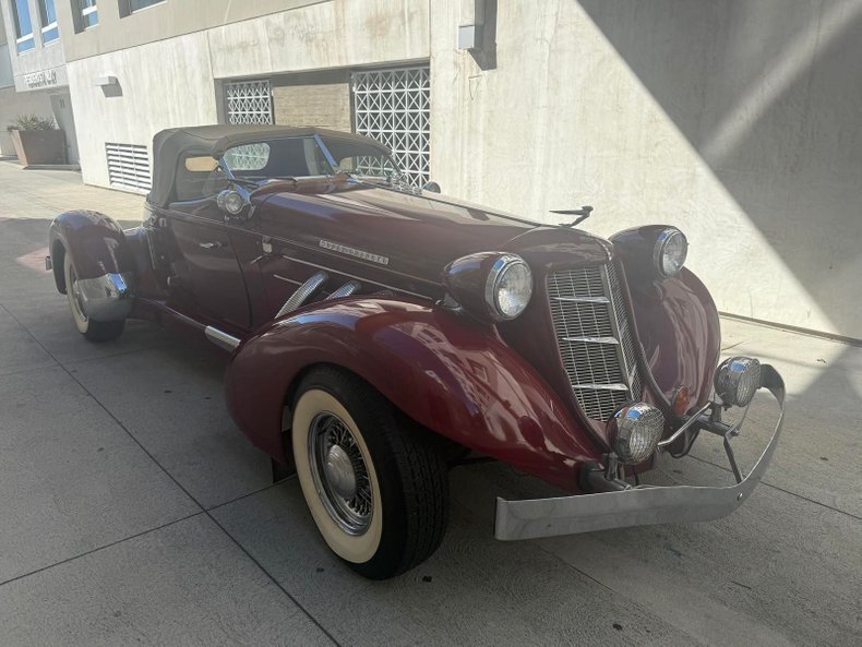 Cabriolet in Glendale, United States 4 - 16477431