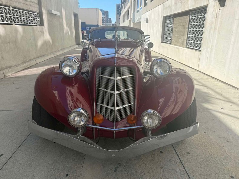Cabriolet in Glendale, United States 3 - 16477431