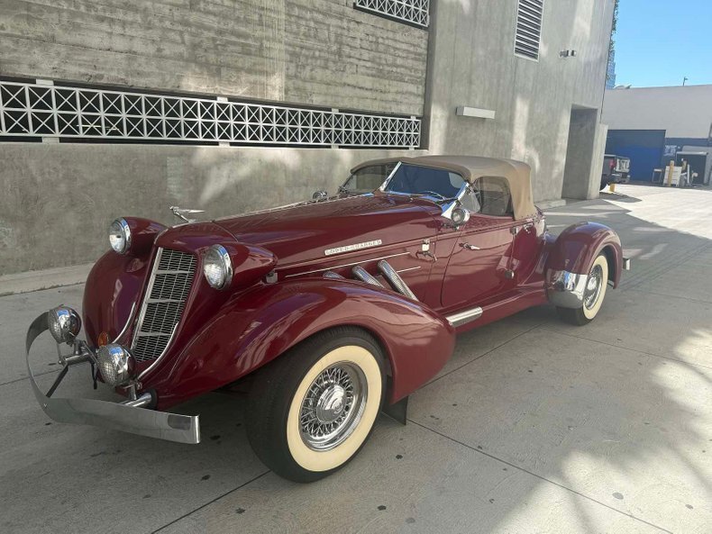 Cabriolet in Glendale, United States 1 - 16477431