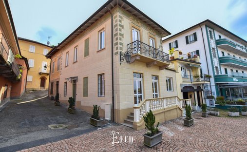 Villa in Porto Valtravaglia, Lombardy, Italy 1