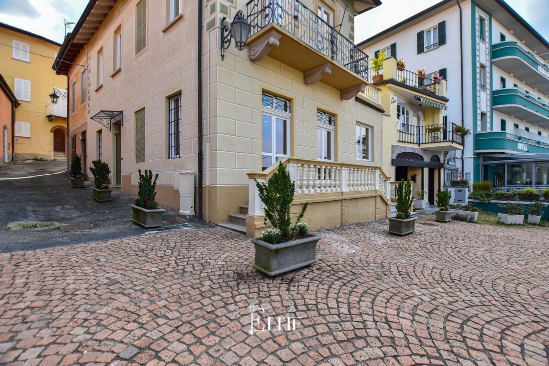 Villa in Porto Valtravaglia, Lombardy, Italy 2 - 16478085