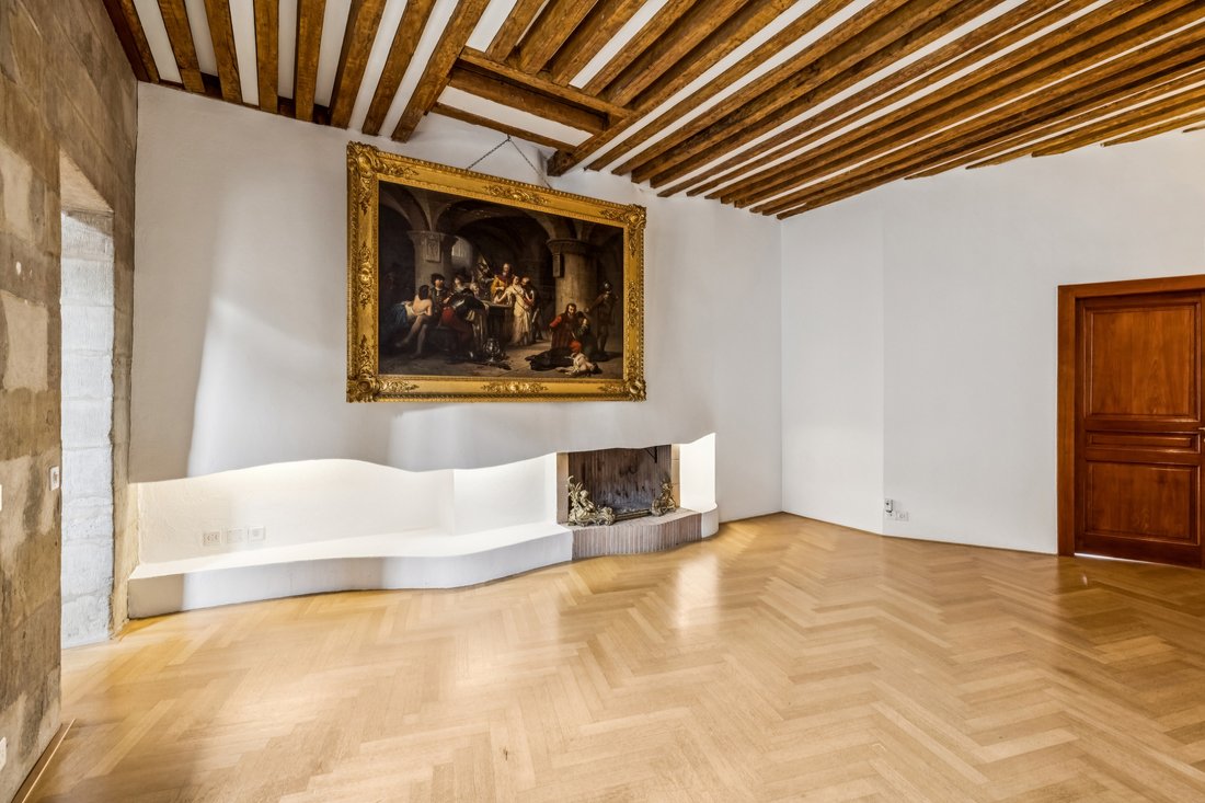 Rare Charming Apartment In The Heart Of The Old Town