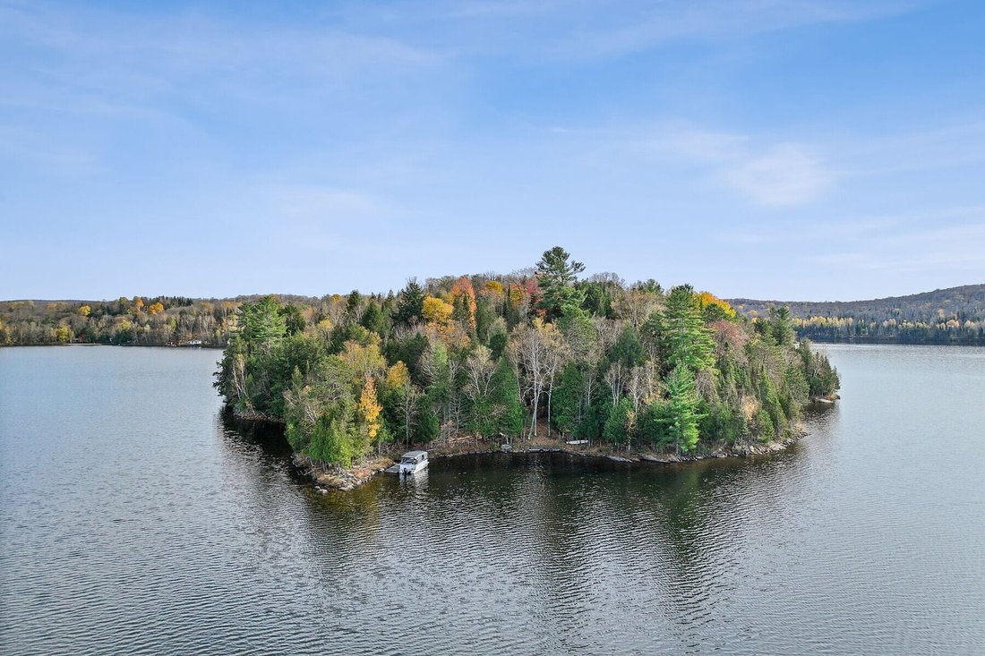 Land in Lac-des-Écorces, Quebec, Canada 3 - 16477967