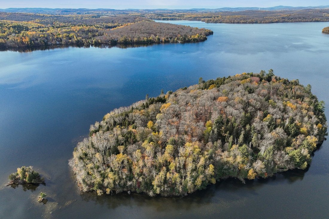 Land in Lac-des-Écorces, Quebec, Canada 1 - 16477967