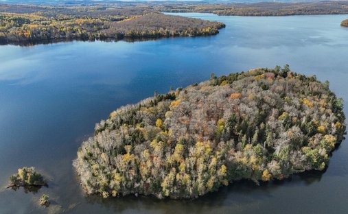 Terreno en Lac-des-Écorces, Quebec, Canadá 1