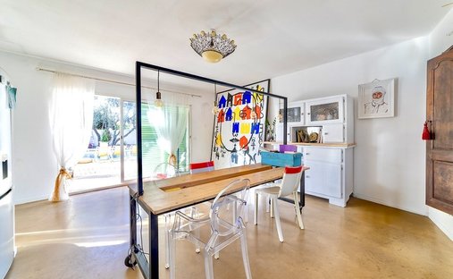 Castle for Sale in Villeneuve-lès-Maguelone, Occitanie, France