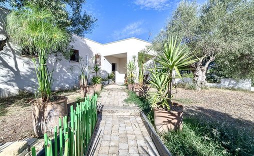 Castle for Sale in Villeneuve-lès-Maguelone, Occitanie, France