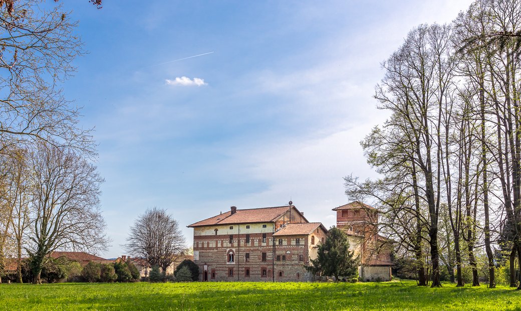 Castle for Sale in Sandigliano, Piedmont, Italy