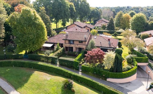 Villa in Carbonate, Lombardy, Italy 1