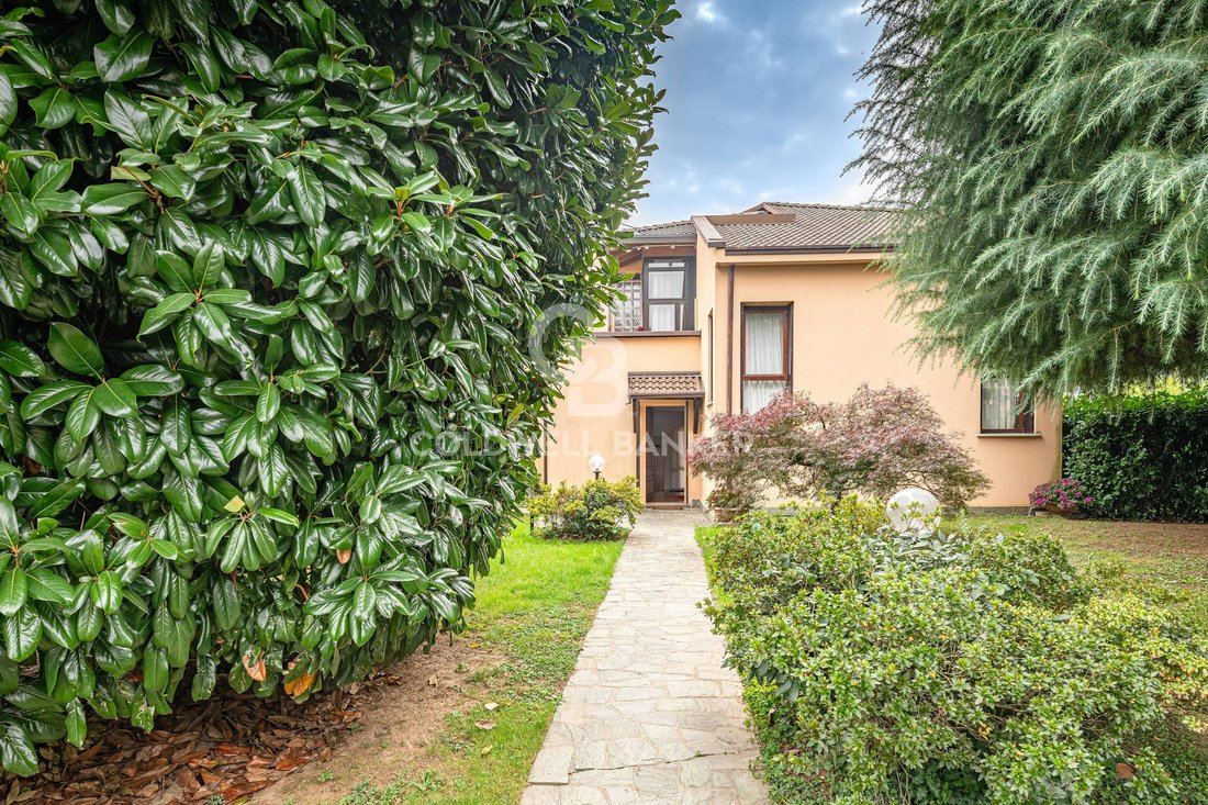 Villa in Macherio, Lombardy, Italy 1 - 16482644