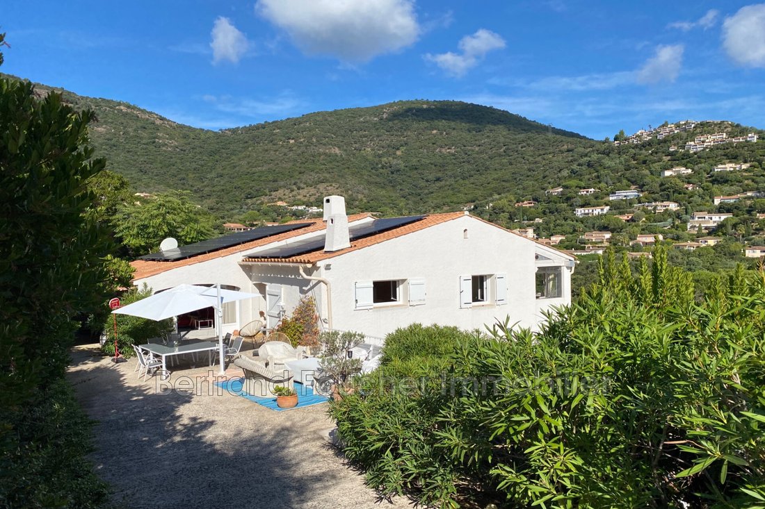 Villa in Sud, Cavalaire-sur-Mer, France 1 - 16480285