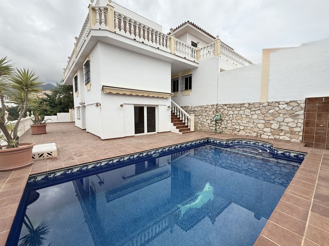 Villa in Fuengirola, Andalusia, Spain 1 - 16481045