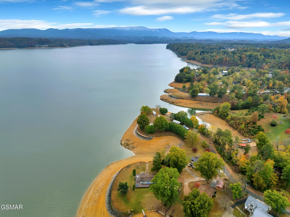 Dandridge, Tennessee, United States 5 - 16482335